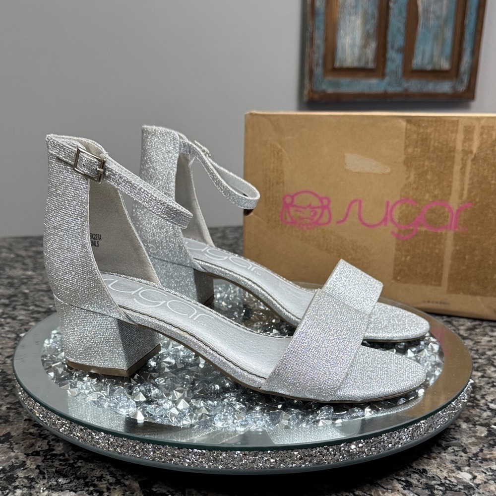 Sugar Noelle low Women's Sparkling Silver Heels NEW 9